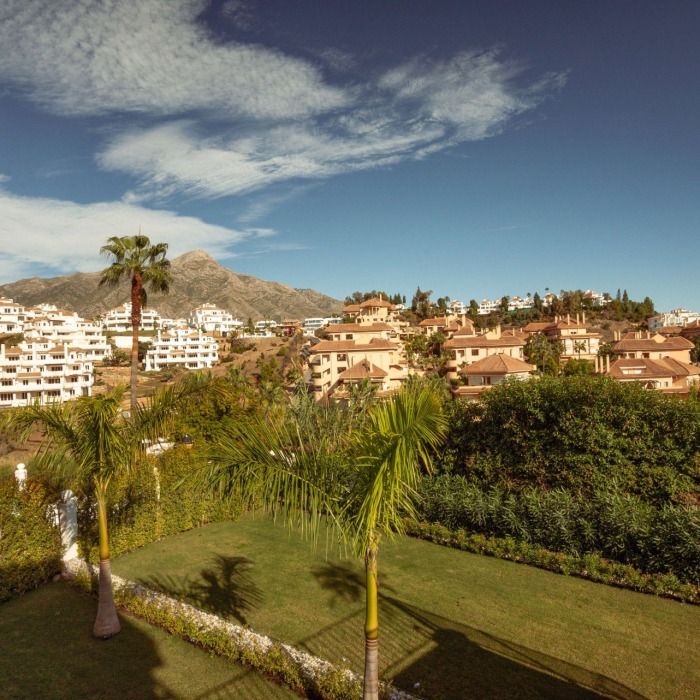 Modern 5 Bedroom Villa in Los Naranjos Hill Club, Nueva Andalucia | Image 49