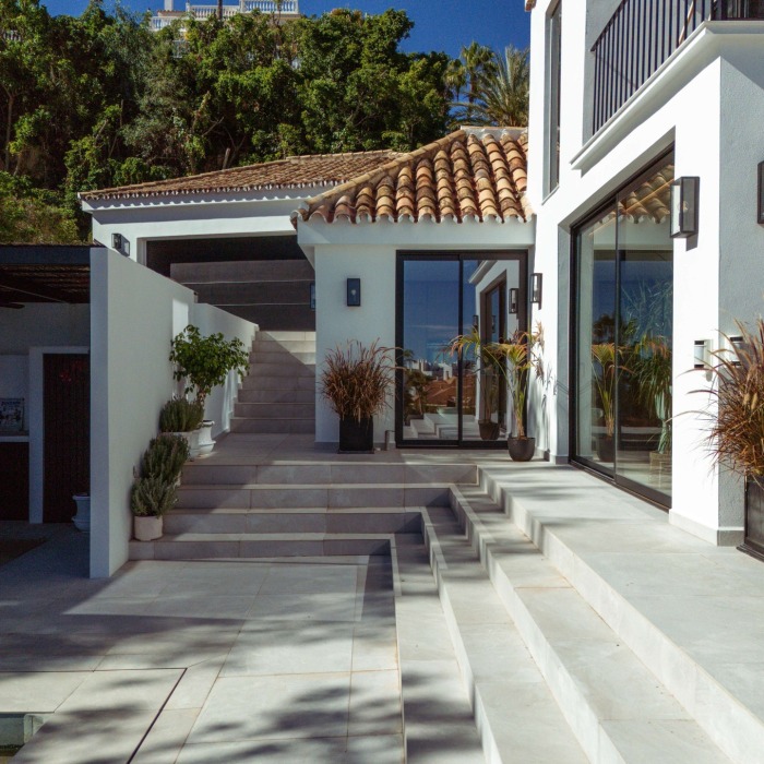 Modern 5 Bedroom Villa in Los Naranjos Hill Club, Nueva Andalucia | Image 9