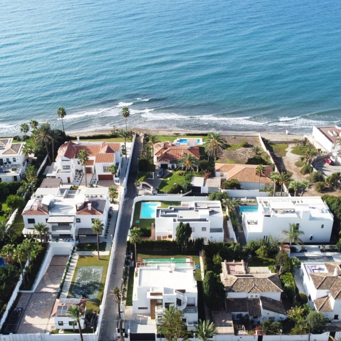 Beachside villa for sale in Marbesa, Marbella East | Image 1