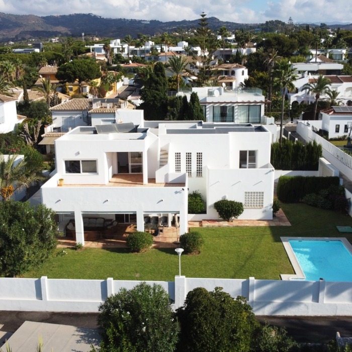 Beachside villa for sale in Marbesa, Marbella East | Image 2