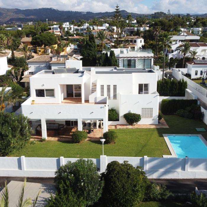 Beachside villa for sale in Marbesa, Marbella East | Image 3