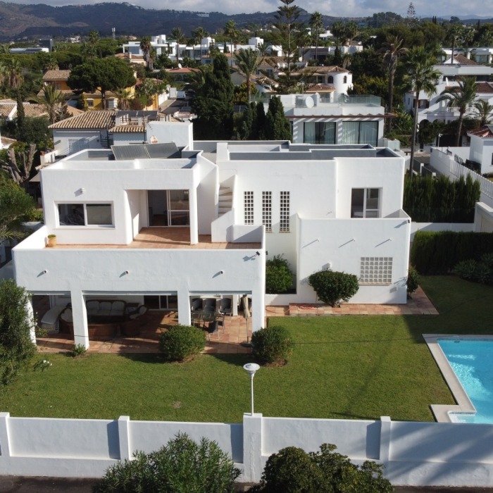 Beachside villa for sale in Marbesa, Marbella East | Image 4