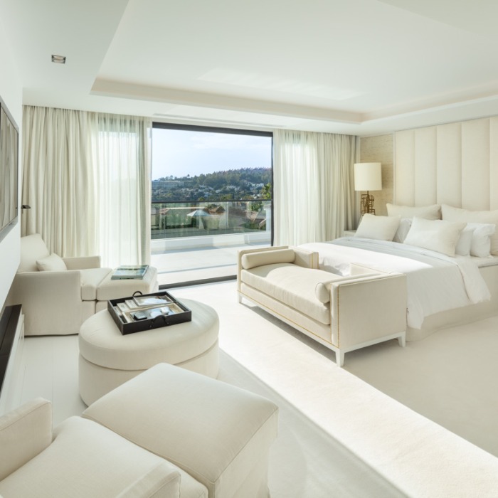 5 Bedroom Villa with Padel Court in La Cerquilla in Nueva Andalucia | Image 38