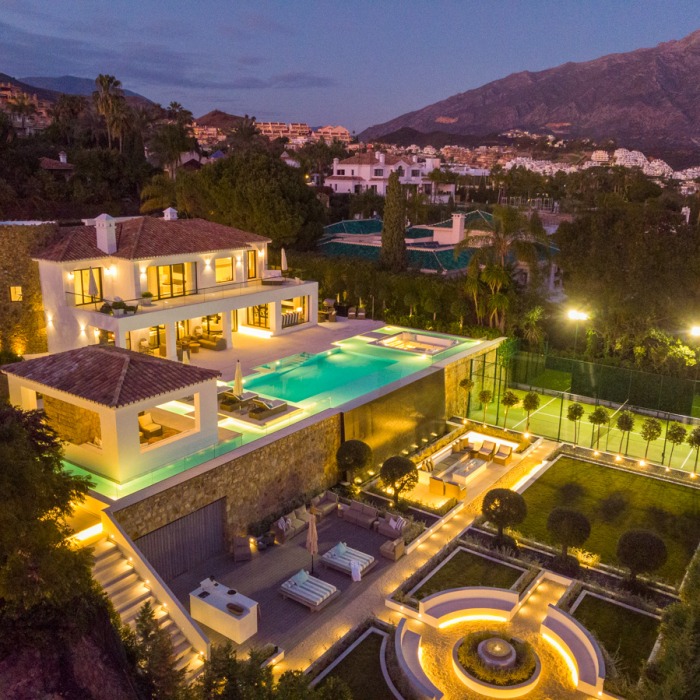 5 Bedroom Villa with Padel Court in La Cerquilla in Nueva Andalucia | Image 9
