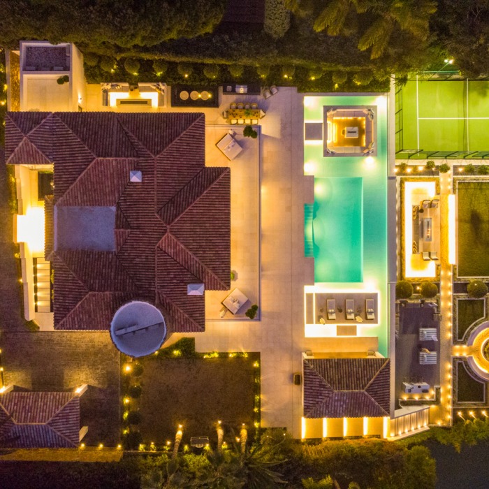 5 Bedroom Villa with Padel Court in La Cerquilla in Nueva Andalucia | Image 8