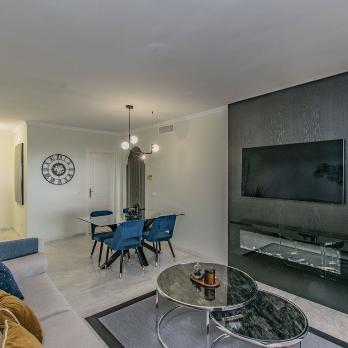 Modern Apartment with Sea Views in La Reserva de Marbella, Marbella East | Image 9