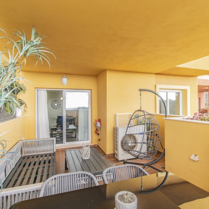Modern Apartment with Sea Views in La Reserva de Marbella, Marbella East | Image 2