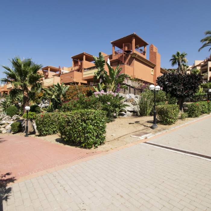 Modern Apartment with Sea Views in La Reserva de Marbella, Marbella East | Image 14
