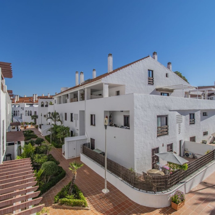 Ground Floor Apartment in Nueva Andalucia, Marbella | Image 17