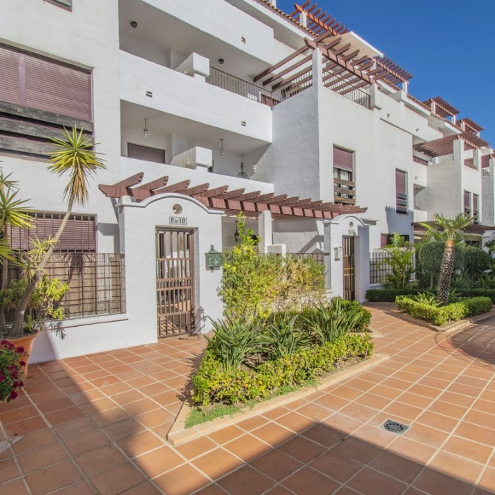 Ground Floor Apartment in Nueva Andalucia, Marbella | Image 10