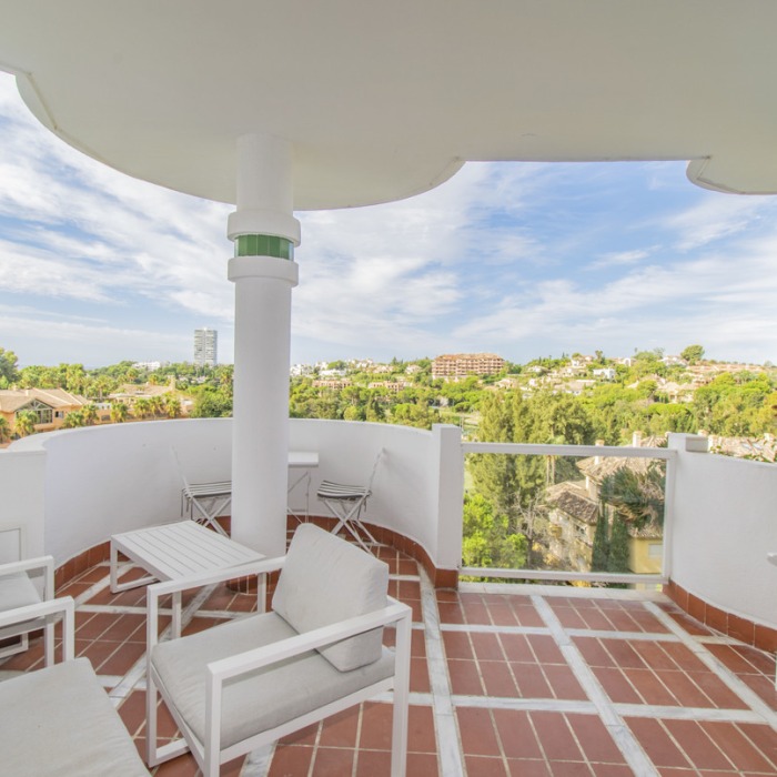 Apartamento con vistas al golf en Río Real, Marbella Este | Image 5