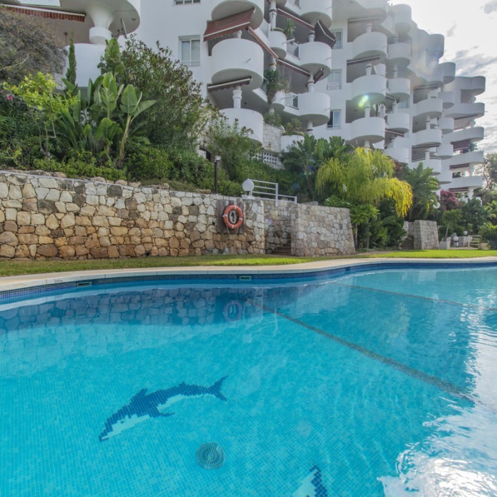 Apartamento con vistas al golf en Río Real, Marbella Este | Image 4