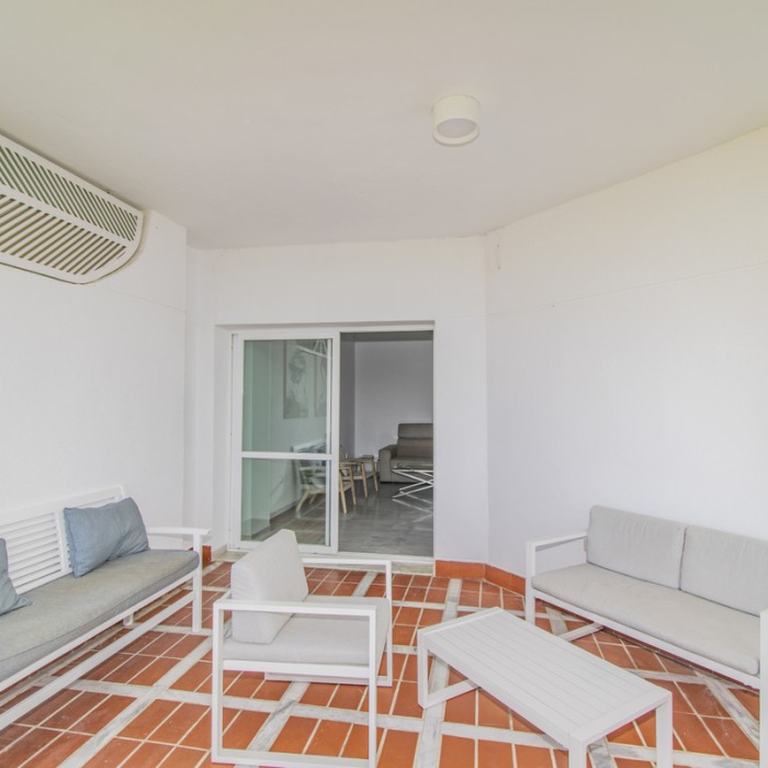 Apartamento con vistas al golf en Río Real, Marbella Este | Image 9