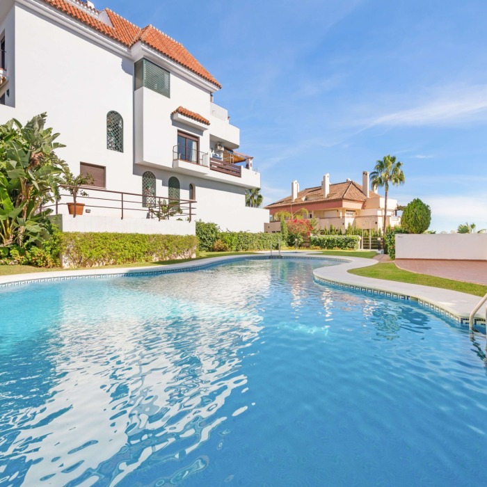 Apartamento moderno en Coto Real, Milla de Oro de Marbella | Image 16