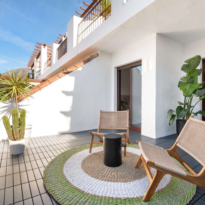 Apartamento moderno en Coto Real, Milla de Oro de Marbella | Image 2