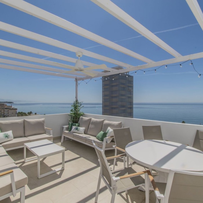 Beachfront penthouse for sale in Estepona32