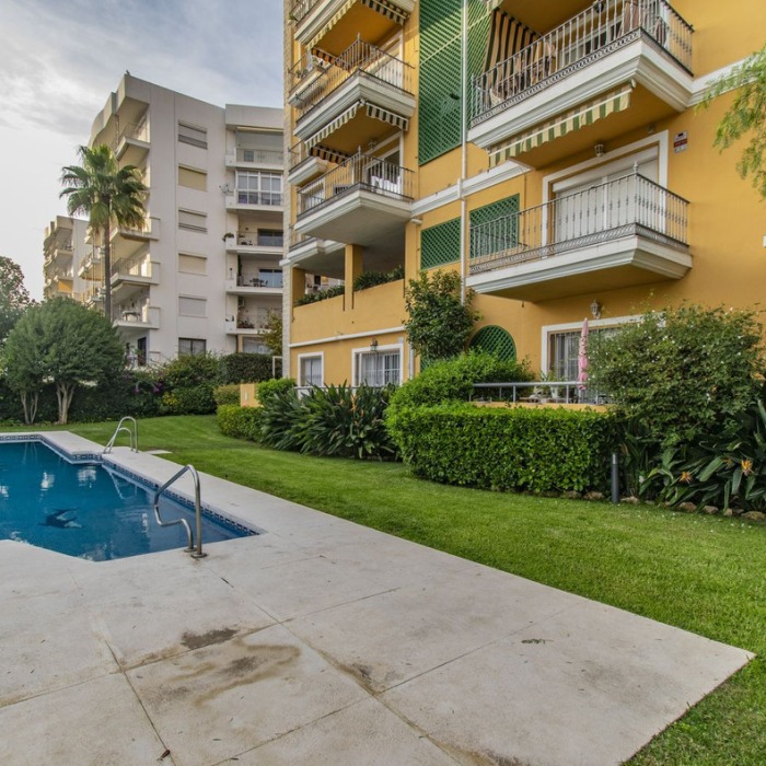 Frontline beach apartment in Marbella | Image 5