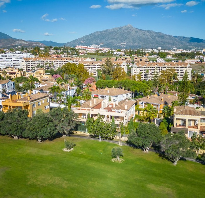 Frontline Golf Villa in Guadalmina Alta, San Pedro de Alcantara | Image 20