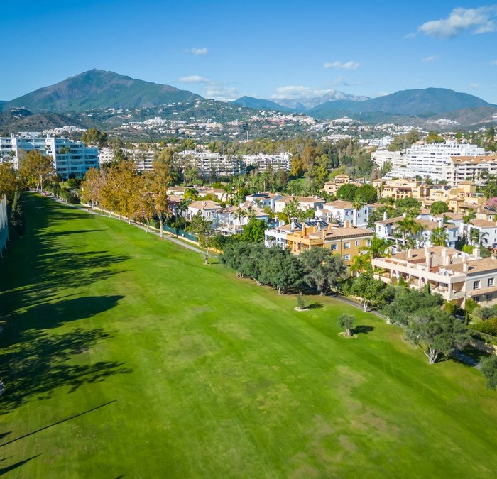 Frontline Golf Villa in Guadalmina Alta, San Pedro de Alcantara | Image 41