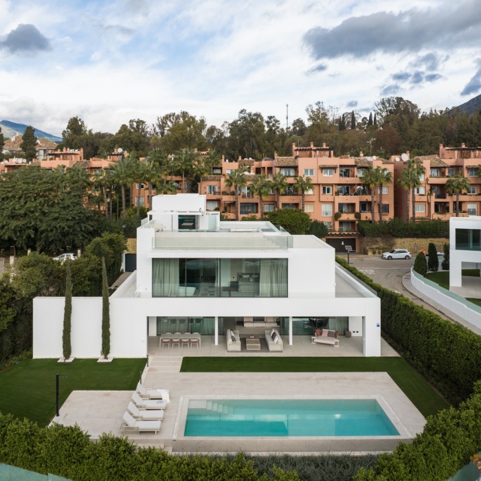Villa moderna en Marbella Milla de Oro | Image 1