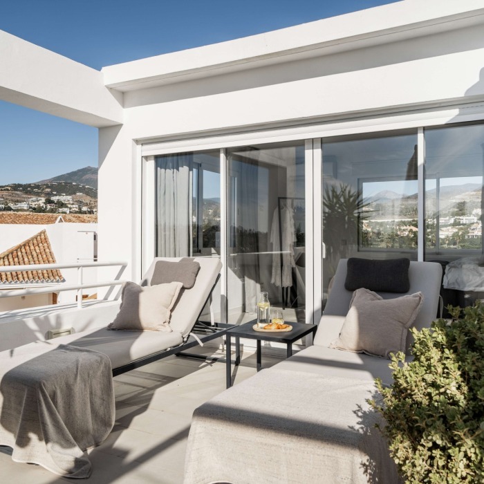 Modern Penthouse in Alcores del Golf, Nueva Andalucia | Image 26