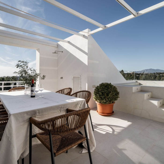 Modern Penthouse in Alcores del Golf, Nueva Andalucia | Image 24