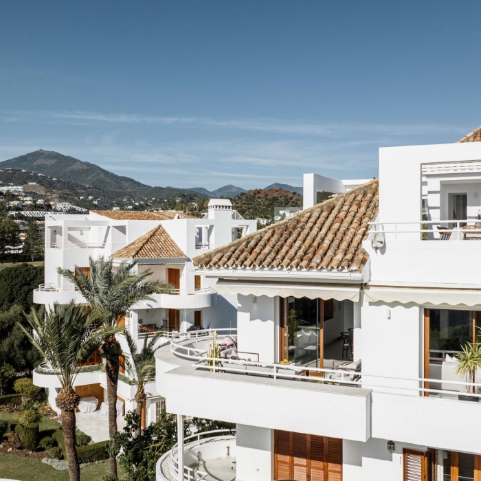 Modern Penthouse in Alcores del Golf, Nueva Andalucia | Image 9
