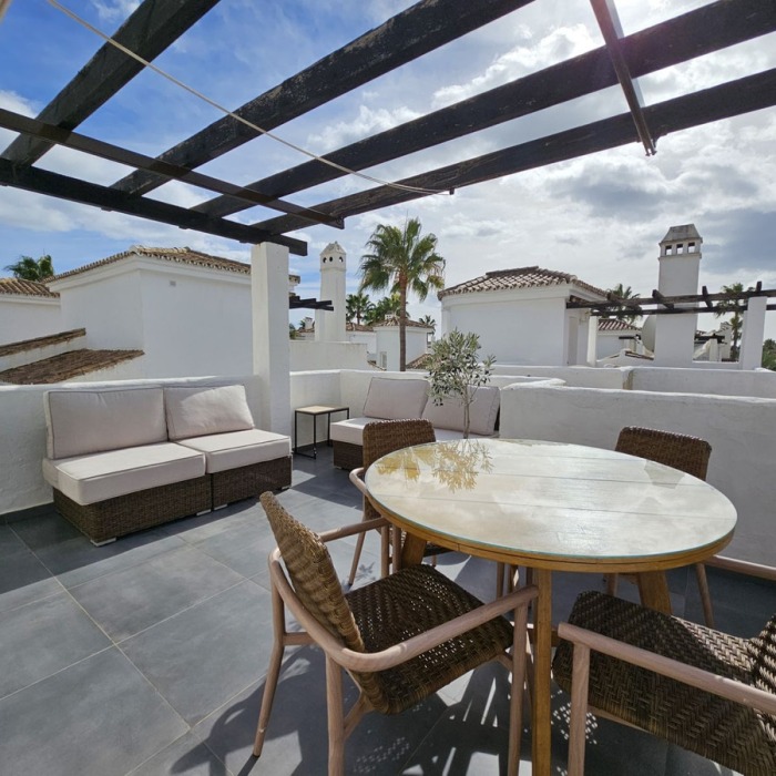 Modern penthouse in Los Naranjos de Marbella, Nueva Andalucia | Image 18