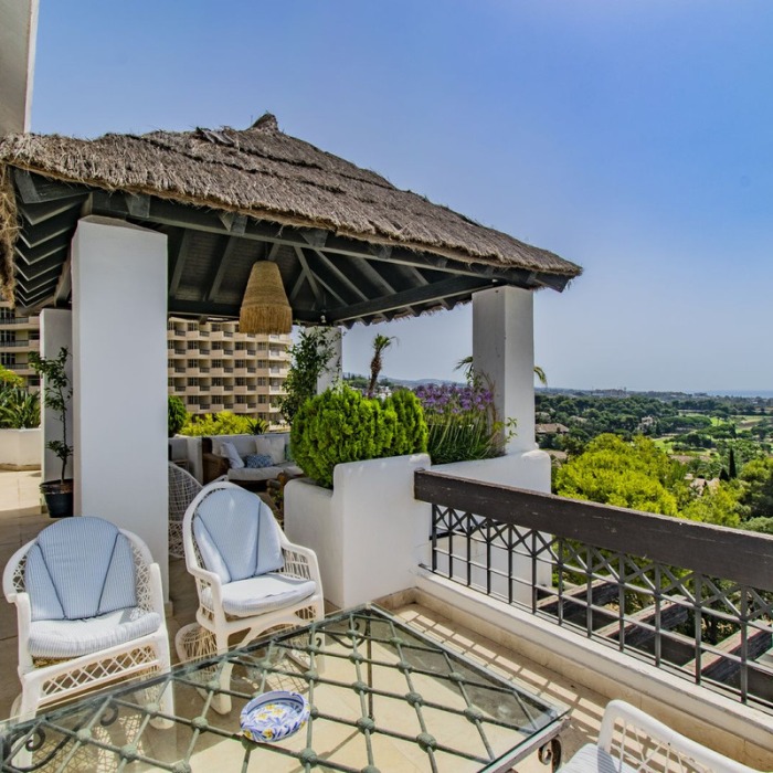 Elegant Penthouse with sea view in Rio Real, Marbella | Image 26