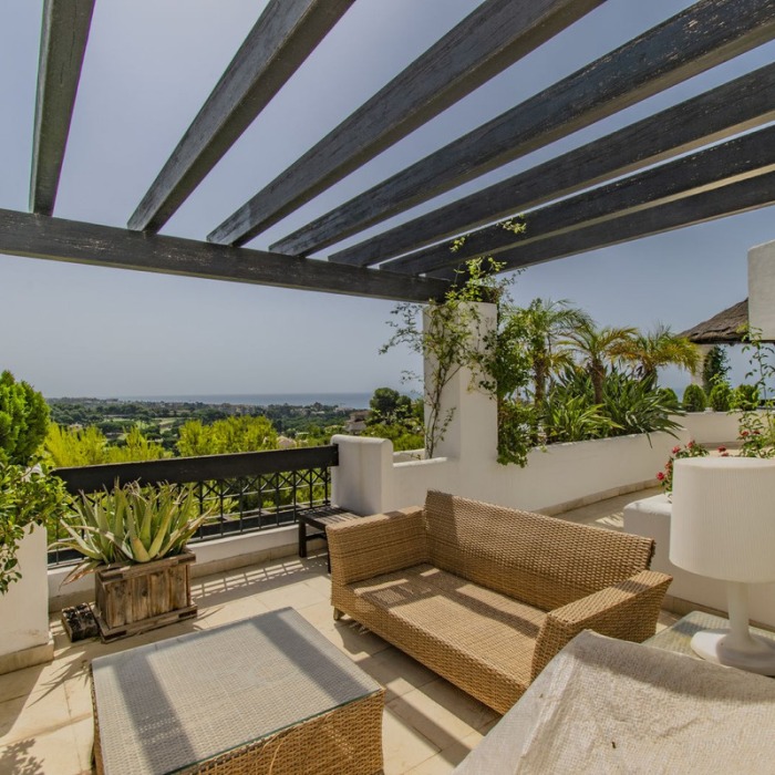 Penthouse with sea view for sale in Marbella29