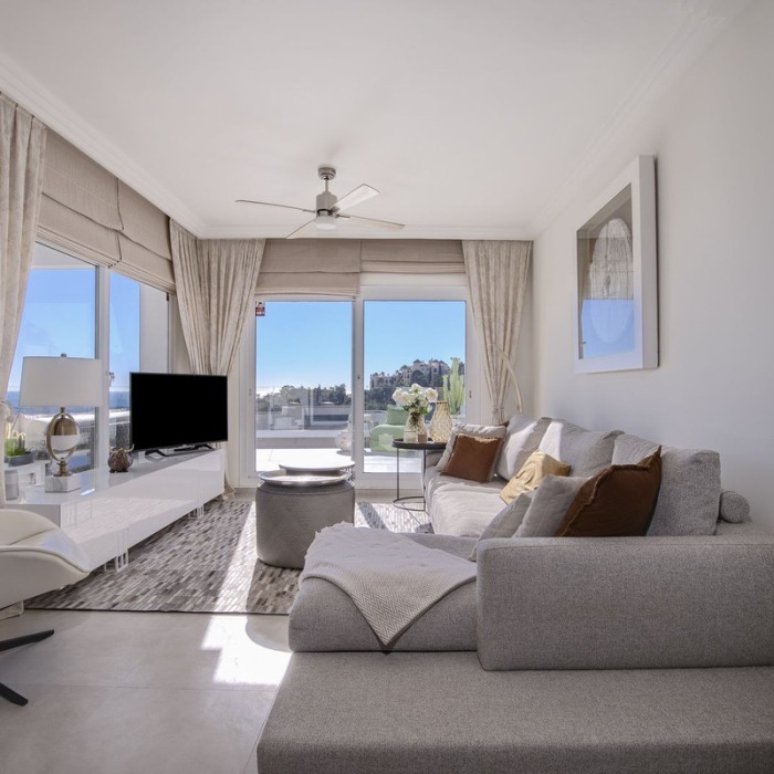 Modern sea view apartment in La Quinta, Benahavis | Image 23