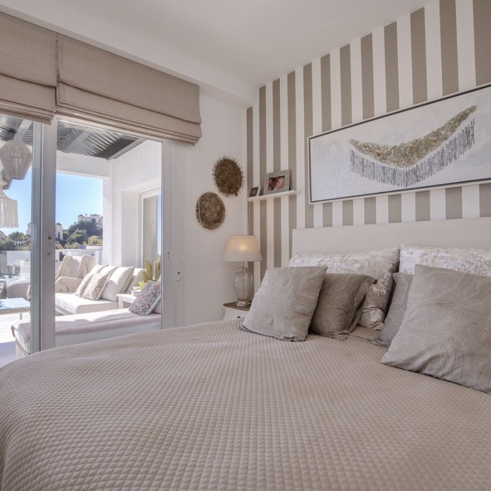Modern sea view apartment in La Quinta, Benahavis | Image 18