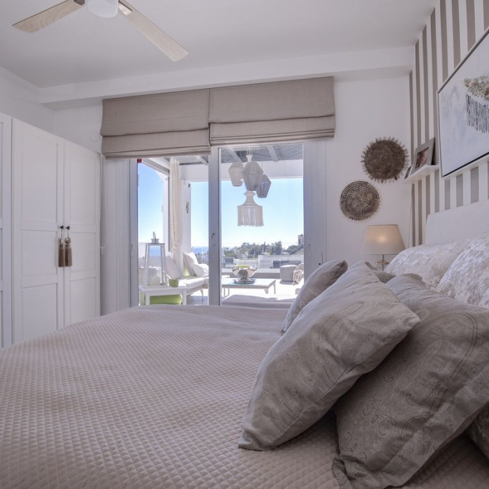 Modern sea view apartment in La Quinta, Benahavis | Image 17