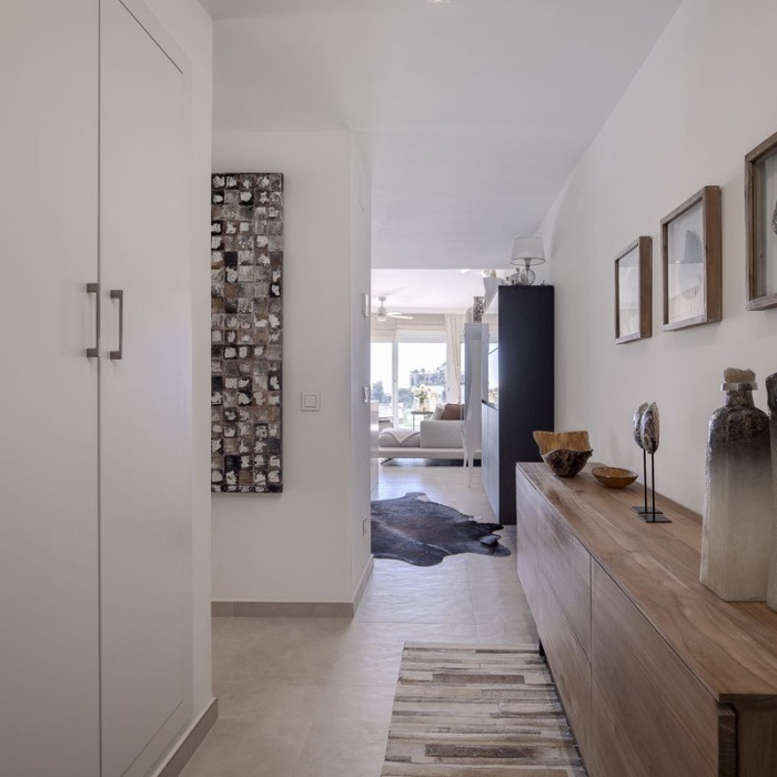 Modern sea view apartment in La Quinta, Benahavis | Image 13