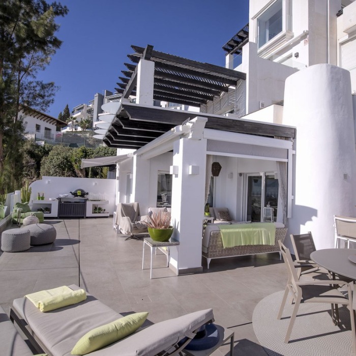 Modern sea view apartment in La Quinta, Benahavis | Image 8