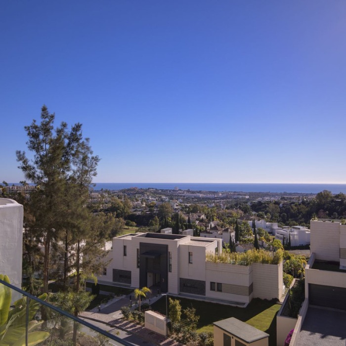 Modern sea view apartment in La Quinta, Benahavis | Image 3