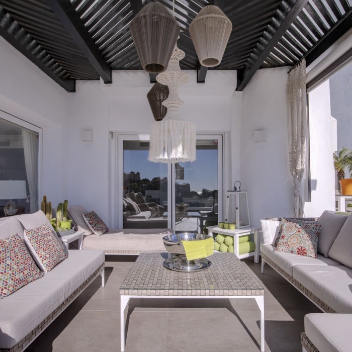 Modern sea view apartment in La Quinta, Benahavis | Image 1