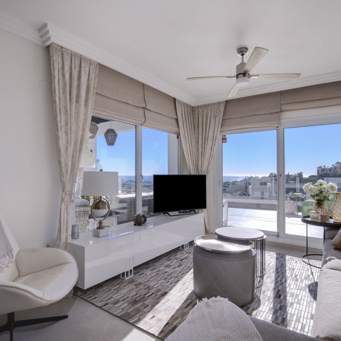 Modern sea view apartment in La Quinta, Benahavis | Image 30