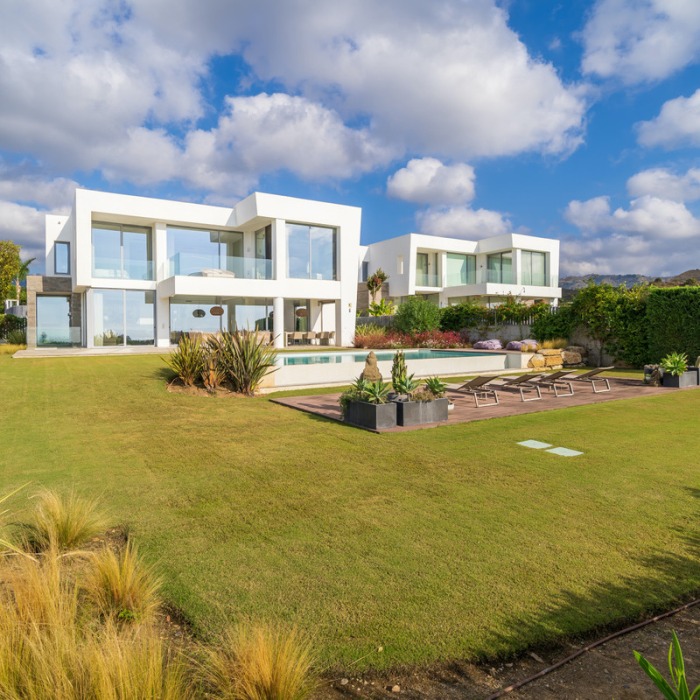 Sea view villa in Santa Clara Golf, Marbella East | Image 22