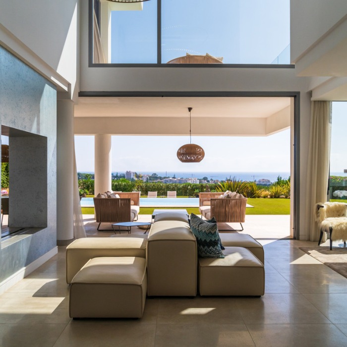 Sea view villa in Santa Clara Golf, Marbella East | Image 23
