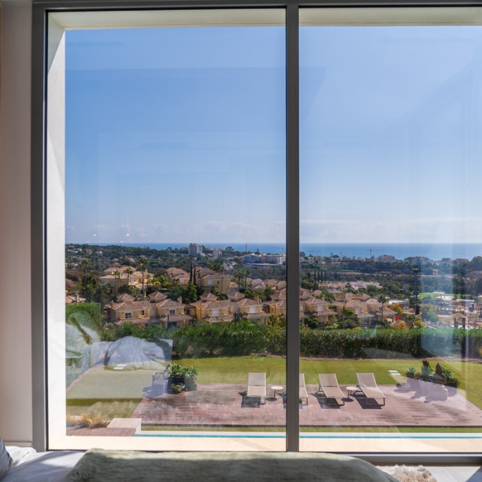 Sea view villa in Santa Clara Golf, Marbella East | Image 3