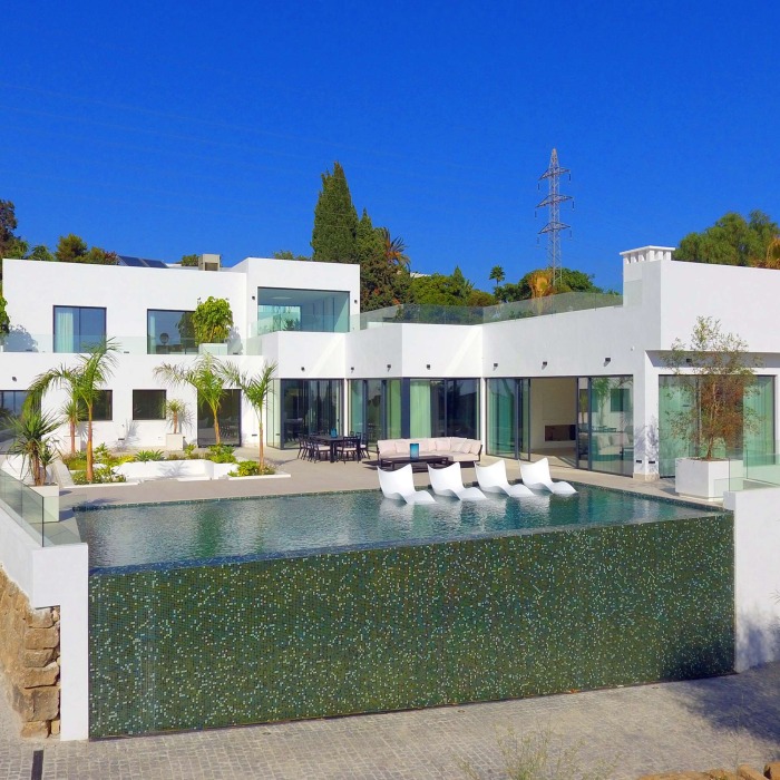 Villa for sale in El Rosario, Marbella1