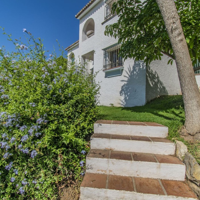 Sea View Villa in El Rosario, Marbella | Image 23