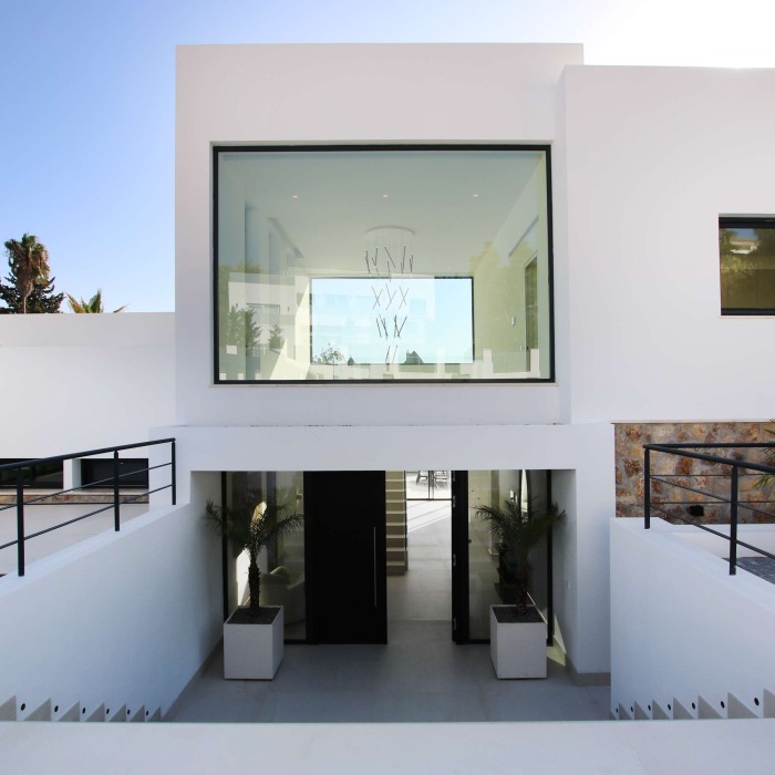 Modern Sea View Villa in El Rosario, Marbella East | Image 54