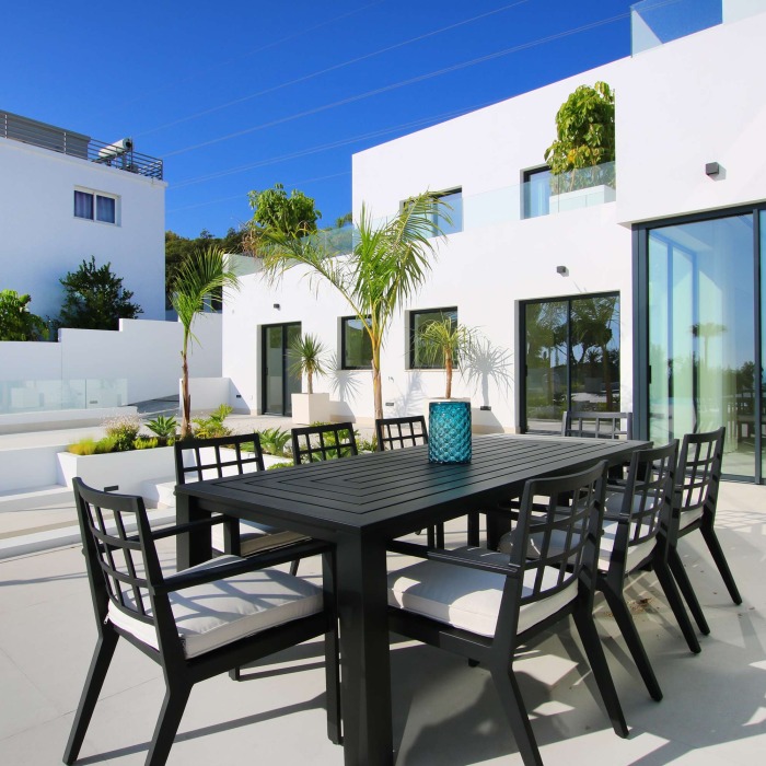 Modern Sea View Villa in El Rosario, Marbella East | Image 5