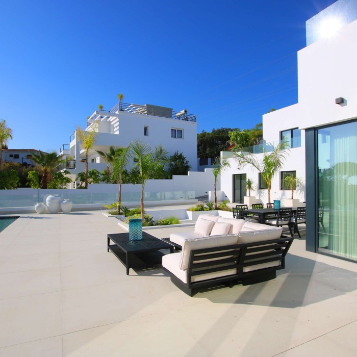 Modern Sea View Villa in El Rosario, Marbella East | Image 6