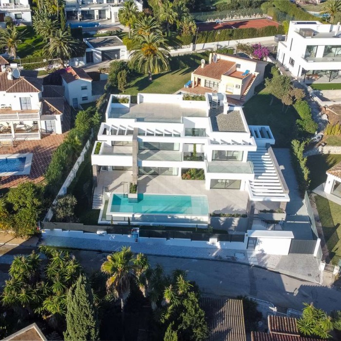 Villa for sale in Elviria, Marbella2