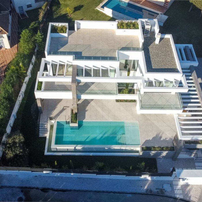 Nueva villa junto a la playa en Elviria, Marbella Este | Image 1