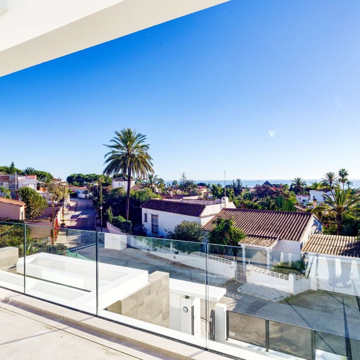 Nueva villa junto a la playa en Elviria, Marbella Este | Image 19