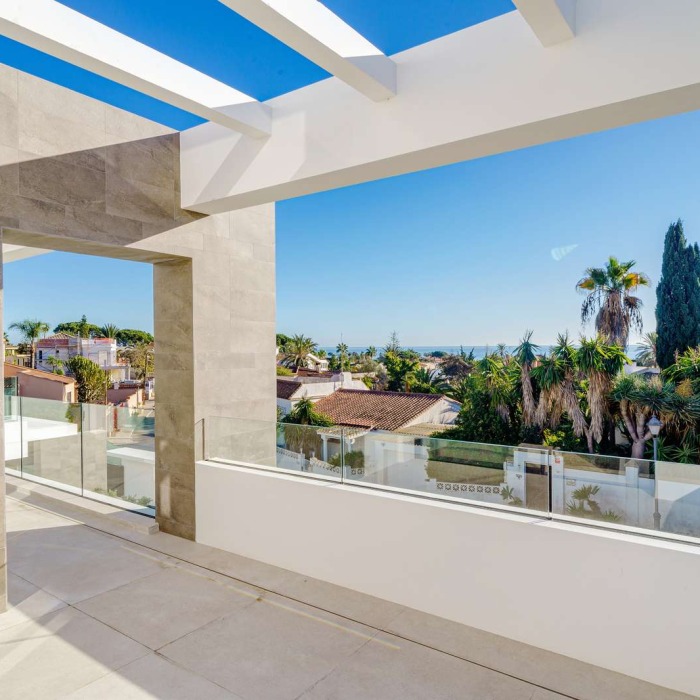 Nueva villa junto a la playa en Elviria, Marbella Este | Image 17